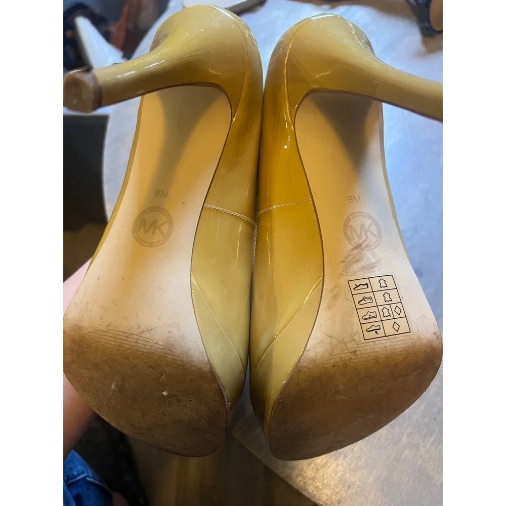 Michael Kors Womens Peep Toe Platform Pump Patent Leather Mustard Yellow Size 9M